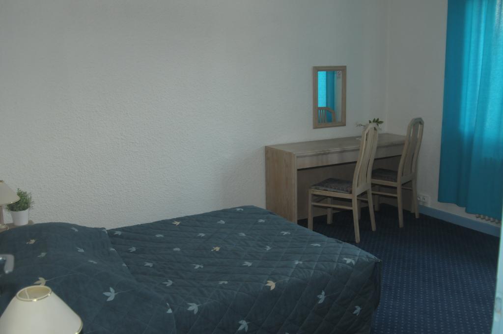 Hotel De La Poste Douvaine Phòng bức ảnh
