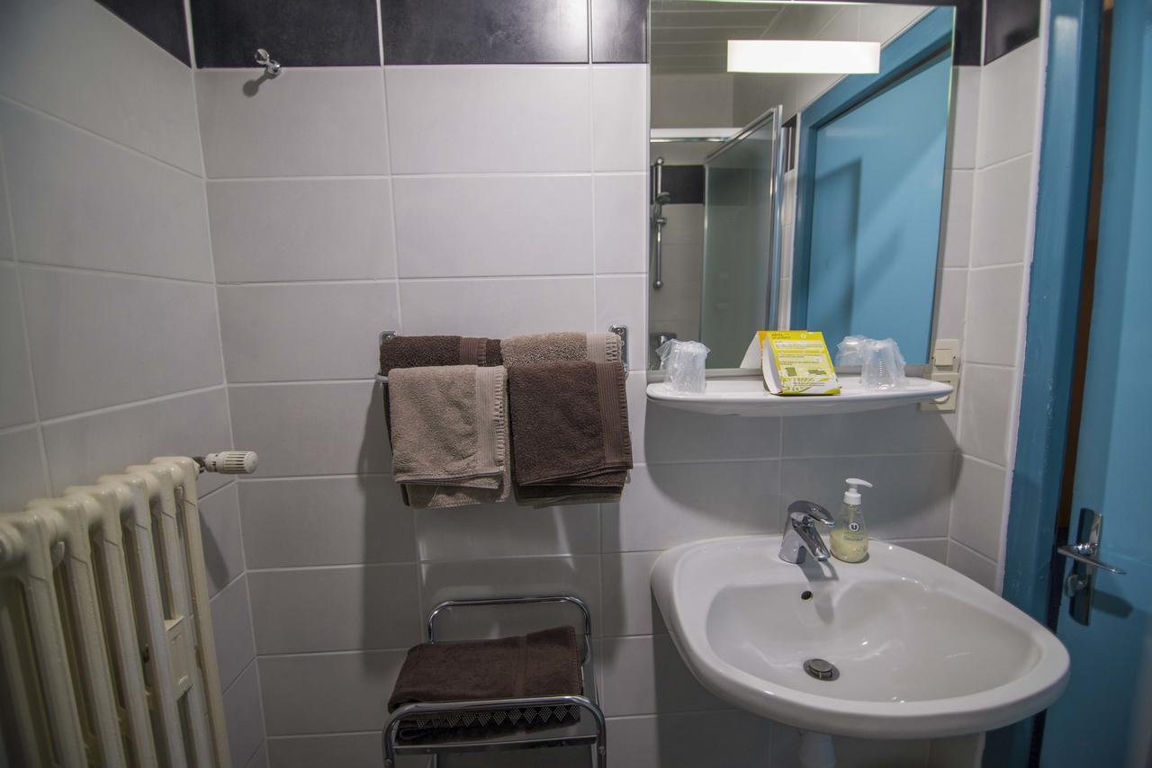 Hotel De La Poste Douvaine Ngoại thất bức ảnh